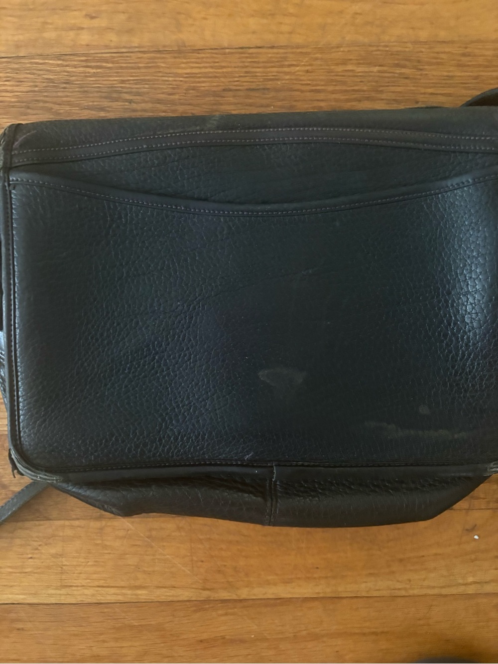 Vintage Dooney & Bourke Black Leather Crossbody Bag with Gold Hardware - Picture 3 of 7